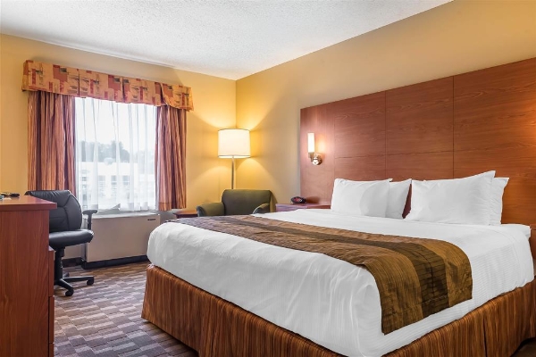 Quality Inn & Suites Hawkesbury